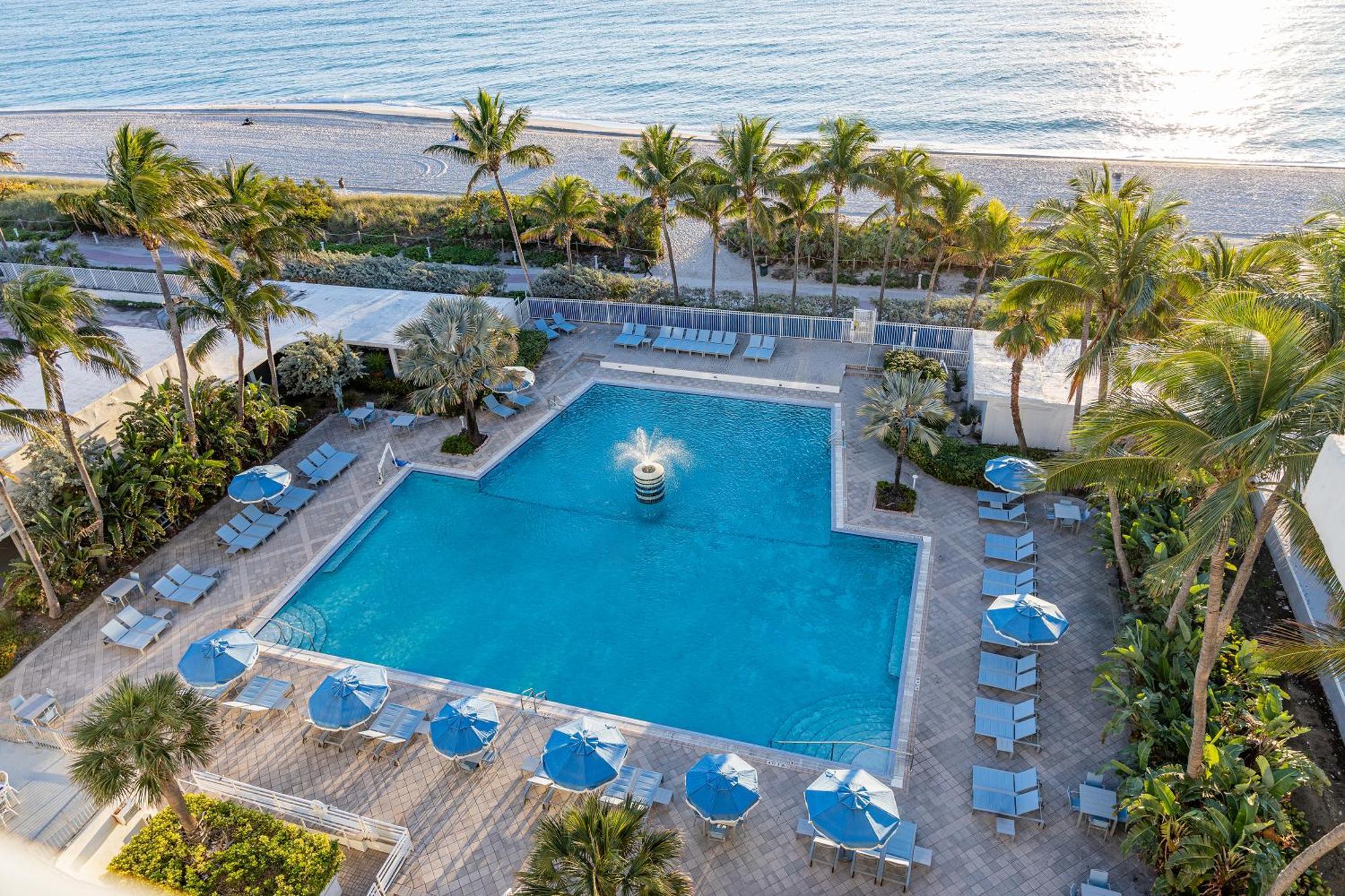 Sherry Frontenac Oceanfront — Photos 2